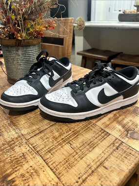 Nike Dunk Low Black & White US 9 Sneakers